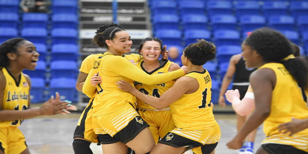 Raiders advance in National Tournament after clutch finish
