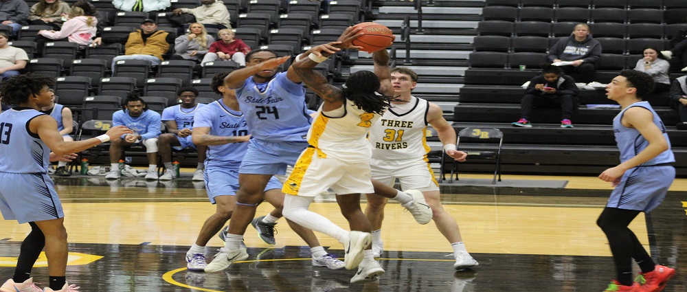 Raiders cruise behind Hampton's near triple-double