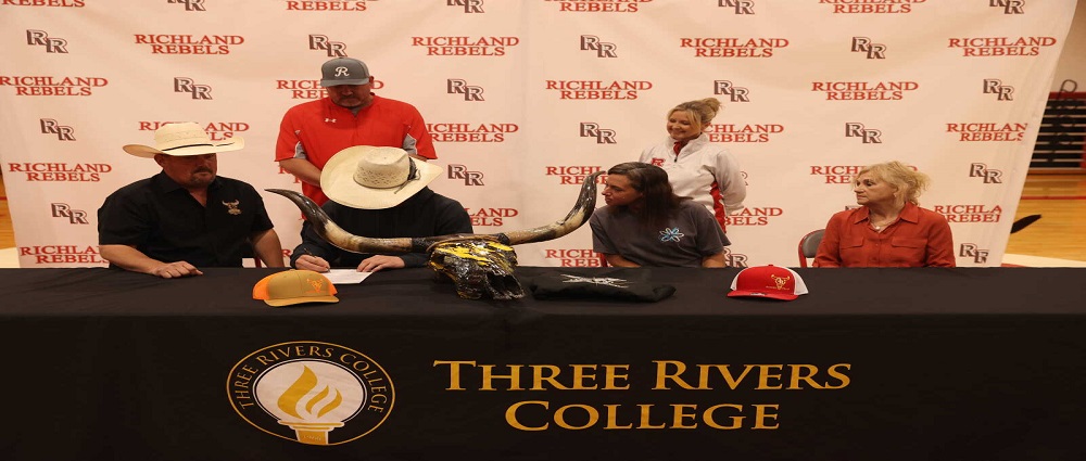 Richland's Cook signs to compete on Three Rivers Rodeo Team